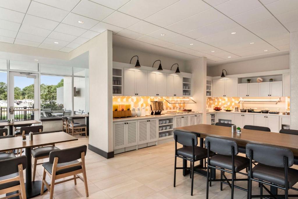 Hyatt House Town Center